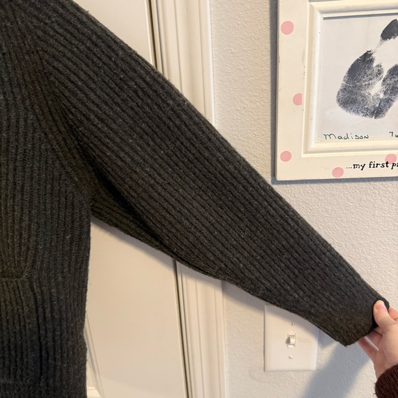 Uniqlo Women’s Grey Ribbed Wool Cropped Cardigan - Picture 3 of 7